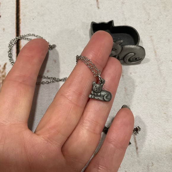 VINTAGE TORINO PEWTER CAT TRINKET BOX W/BROOCH NECKLACE AND EARRINGS - Picture 3 of 9